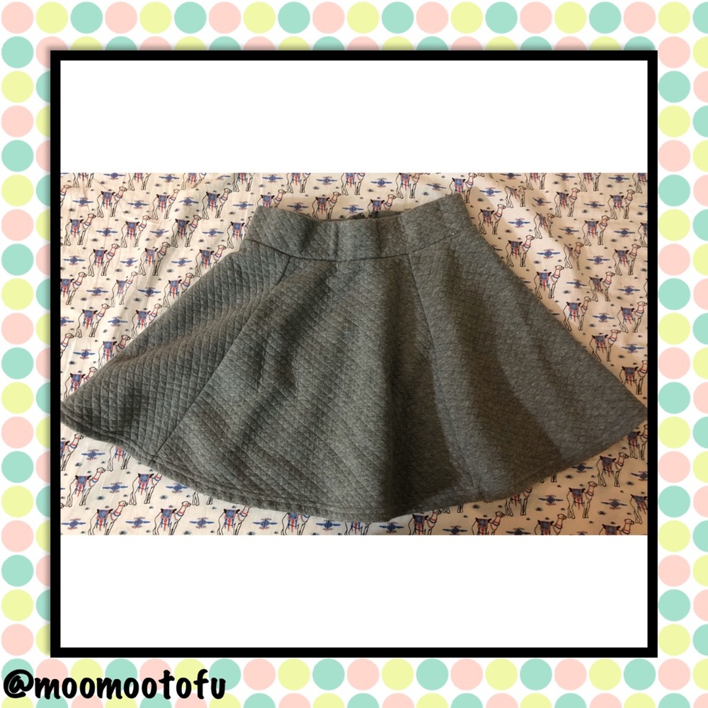 H&M grey skirt